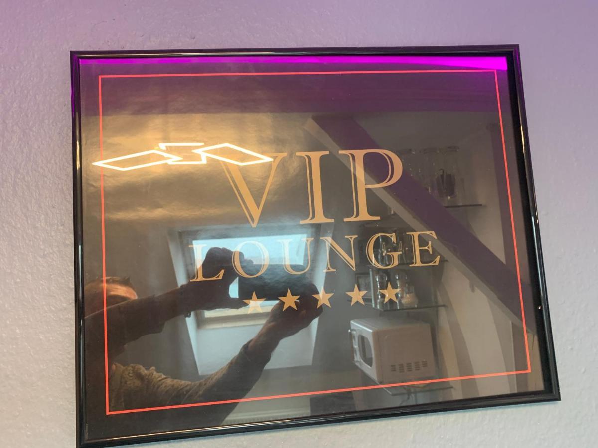 Best-Preis -Vip Lounge- Mit Netflix, Self-Check-In, Ebike Ladestation, Fahrradraum, Wlan Und Netflix - Direkt Am Elberadweg Im Herzen Von Виттенберге Экстерьер фото